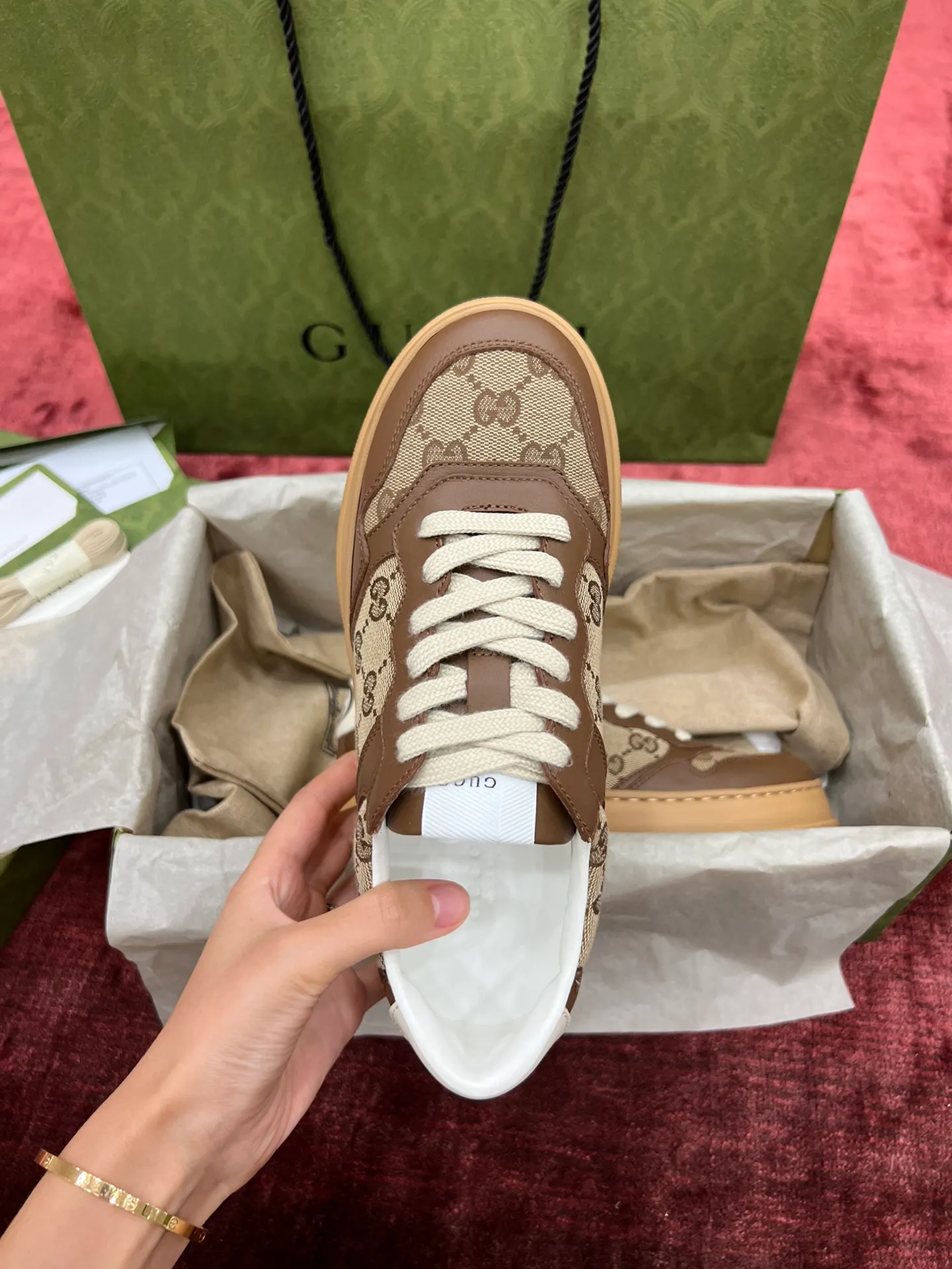👟👟Ex-factory price 480👟👟 Gucc*i~~New upgraded version, original original color @GG couple's thick-soled shoes...biscuit shoes...white shoes...sneakers...flat shoes...catwalk style: celebrities, Internet celebrities, Xiaohongshu, etc. will definitely plant grass and call❤ Original customized cowhide fabric (classic old floral fabric, perforation, embossing process), the original bottom has a big logo, and there is a GG on the heel Logo, 5cm thick sole, classic Gucci webbing... Women's size 35-40, men's size 39-44